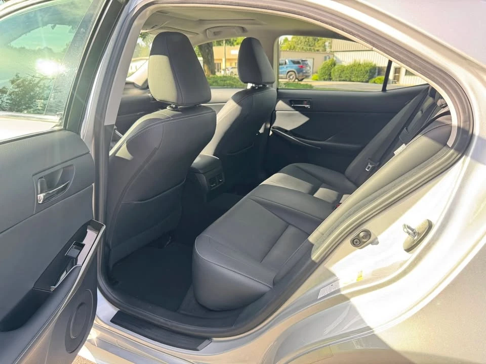 2015 Lexus IS 3rd Gen - Image 11 of 17