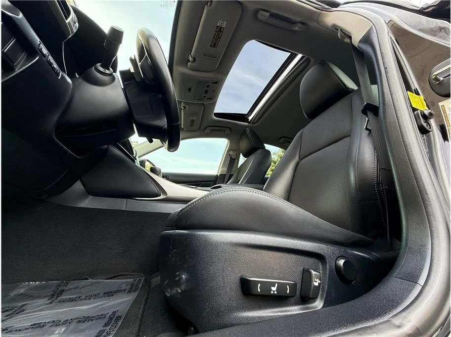 2015 Lexus IS 3rd Gen - Image 16 of 20