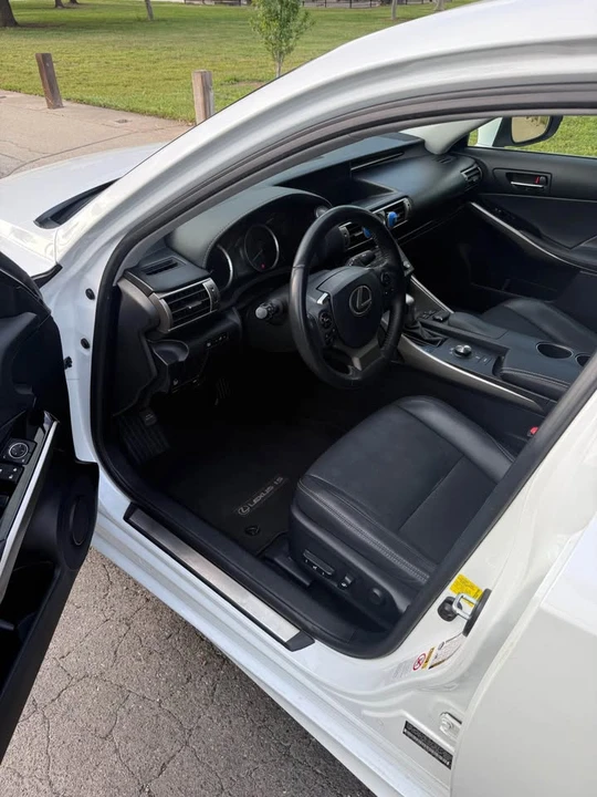 2015 Lexus IS 3rd Gen - Image 8 of 10