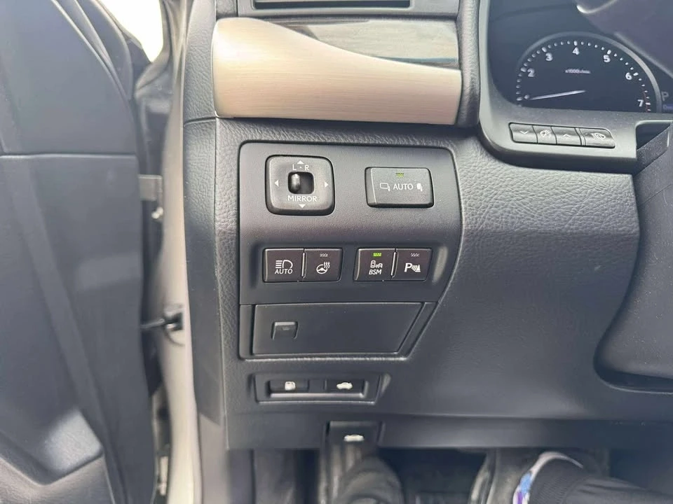 2015 Lexus LS 4th Gen - Image 14 of 17