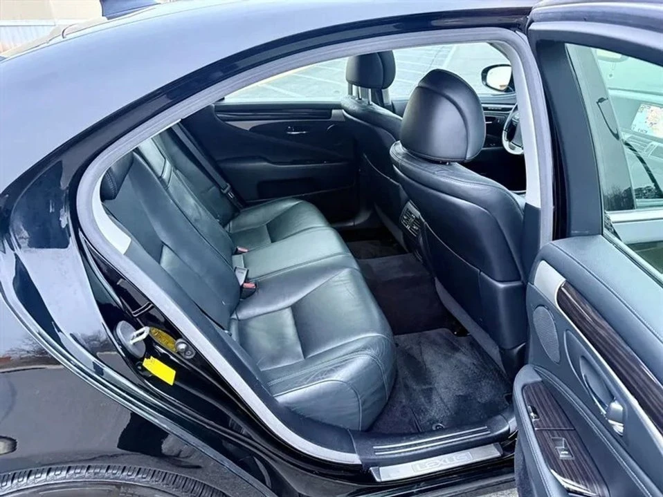 2015 Lexus LS 4th Gen - Image 15 of 18