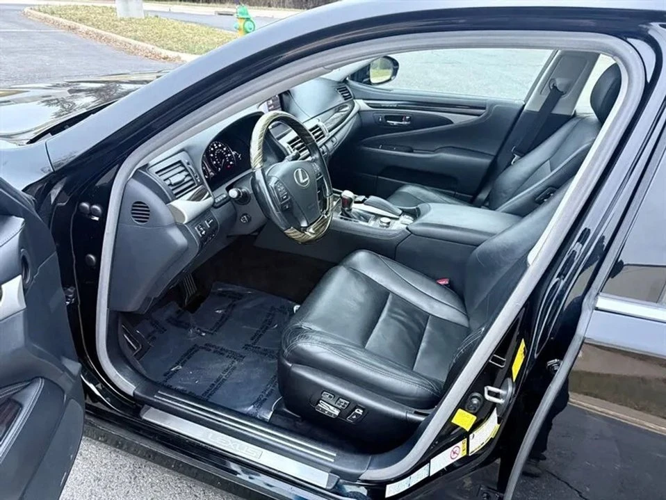 2015 Lexus LS 4th Gen - Image 6 of 18