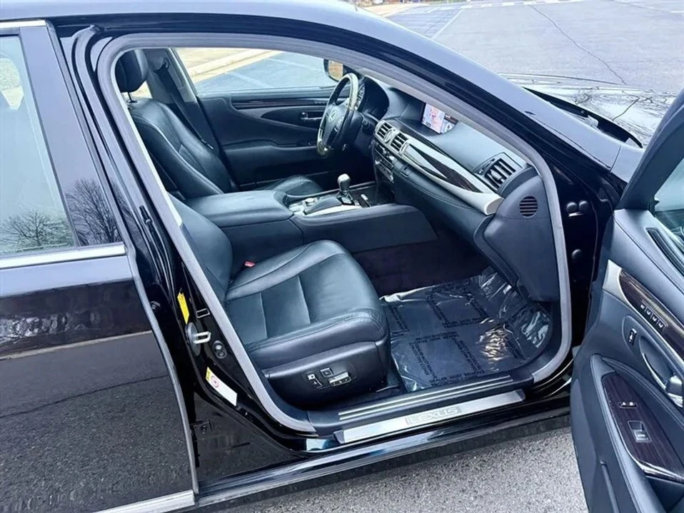 2015 Lexus LS 4th Gen - Image 7 of 18