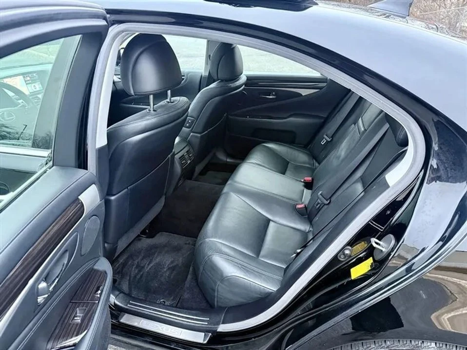 2015 Lexus LS 4th Gen - Image 17 of 18