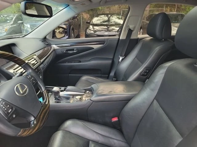 2015 Lexus LS 4th Gen - Image 9 of 11