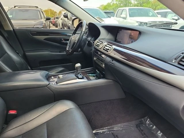 2015 Lexus LS 4th Gen - Image 10 of 11