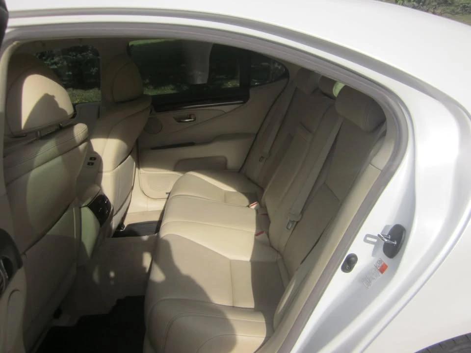 2015 Lexus LS 4th Gen - Image 4 of 6