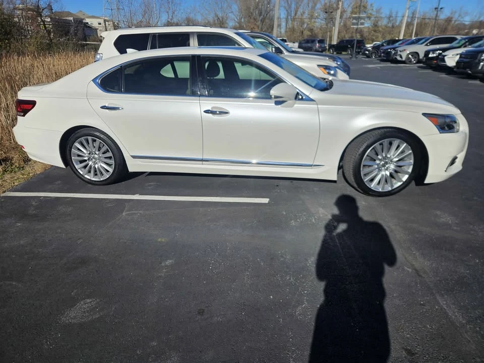 2015 Lexus LS 4th Gen - Image 3 of 17