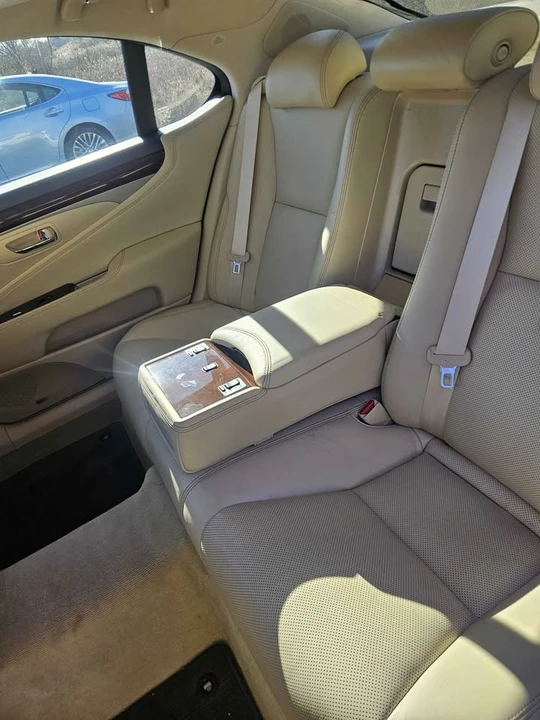 2015 Lexus LS 4th Gen - Image 14 of 17