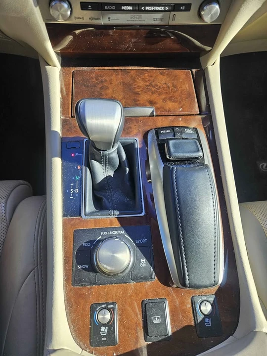 2015 Lexus LS 4th Gen - Image 8 of 17