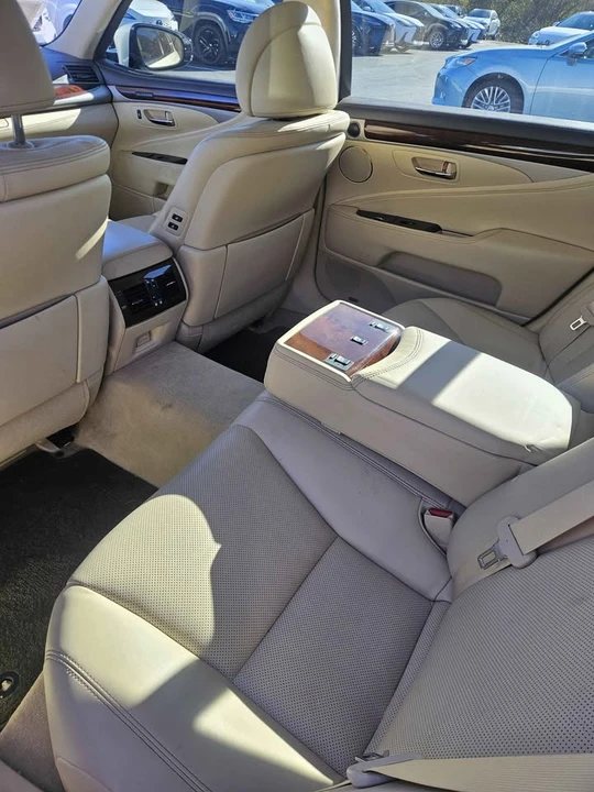 2015 Lexus LS 4th Gen - Image 13 of 17