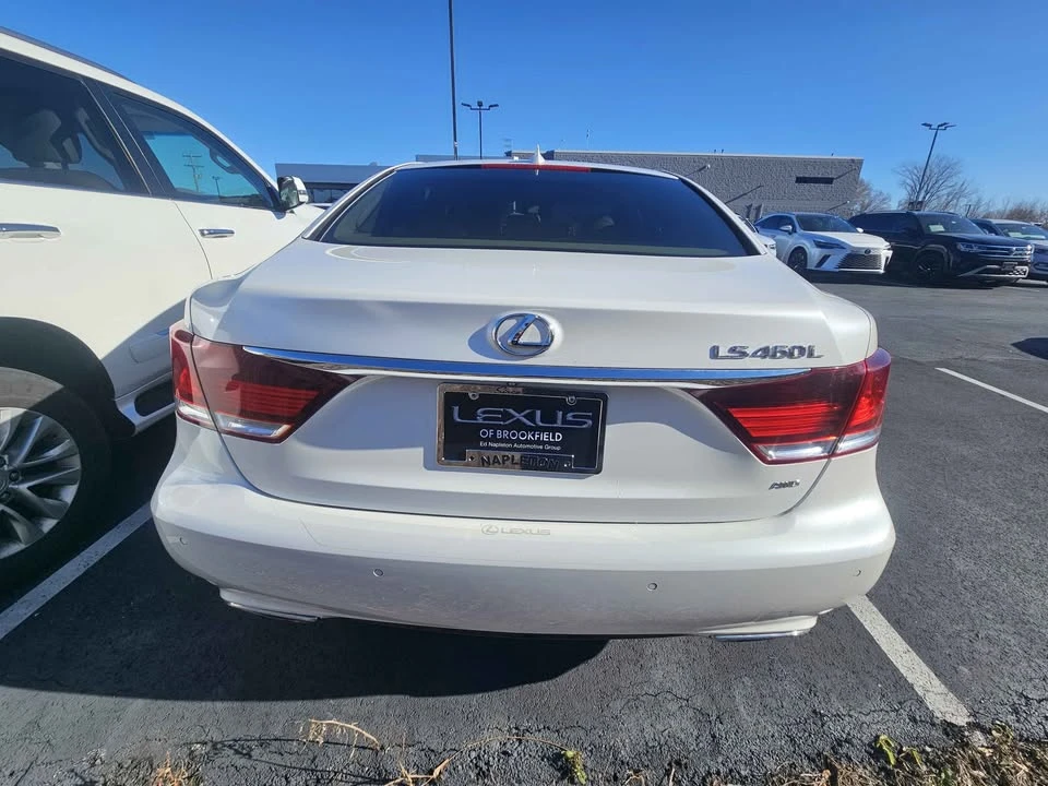 2015 Lexus LS 4th Gen - Image 5 of 17