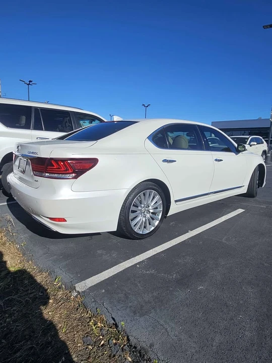 2015 Lexus LS 4th Gen - Image 4 of 17