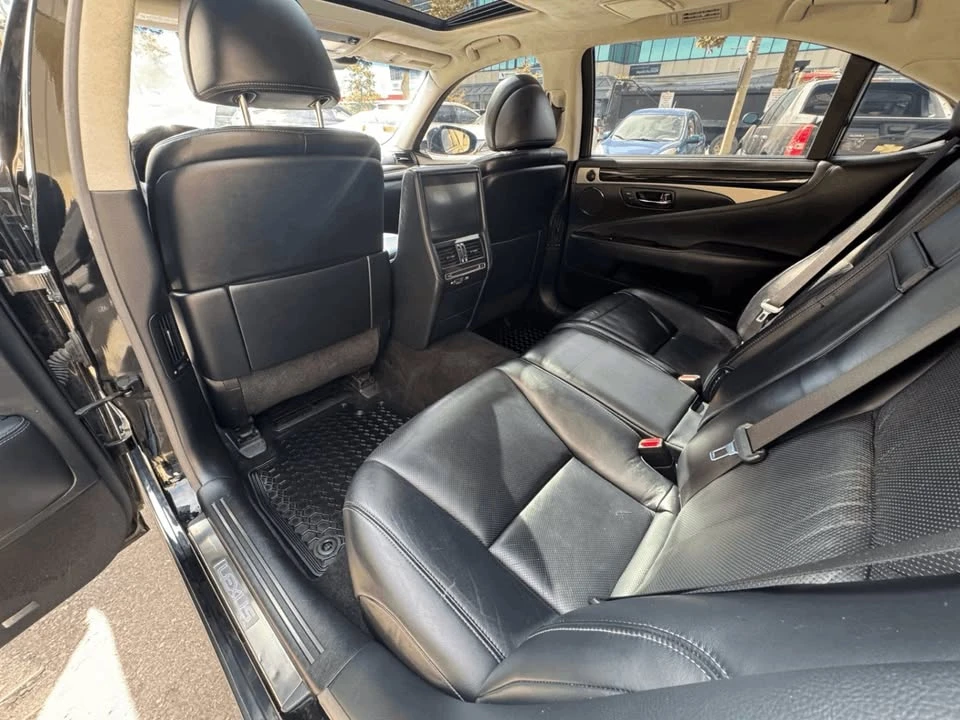 2015 Lexus LS 4th Gen - Image 8 of 19