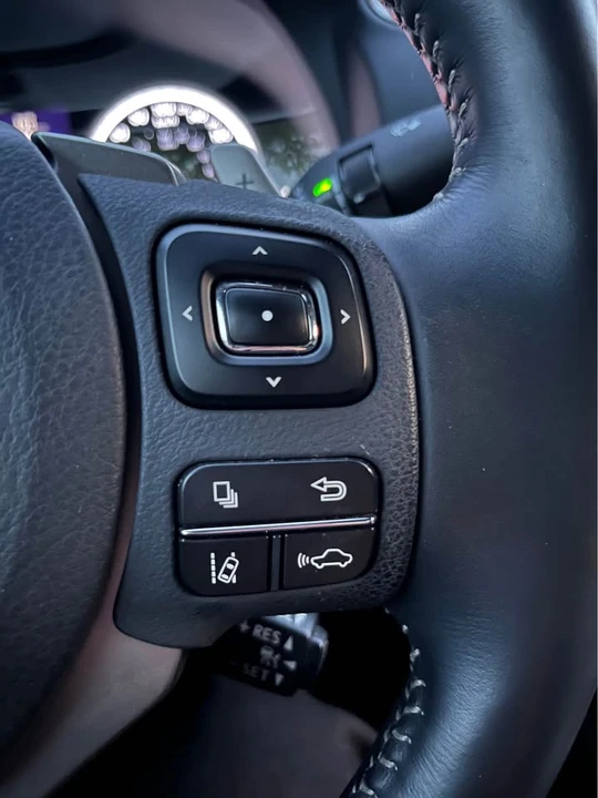 2015 Lexus RC - Image 16 of 17