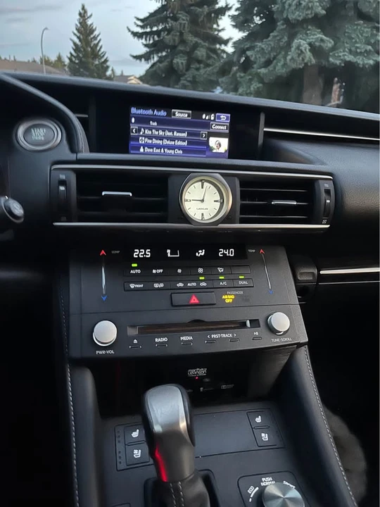 2015 Lexus RC - Image 15 of 17