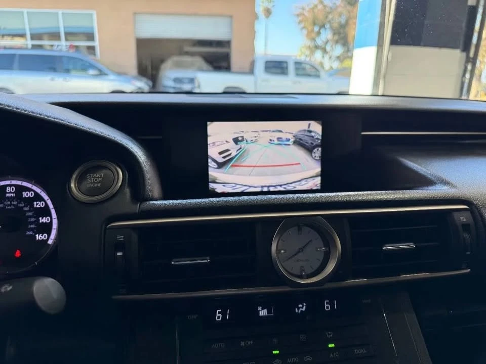2015 Lexus RC - Image 12 of 18