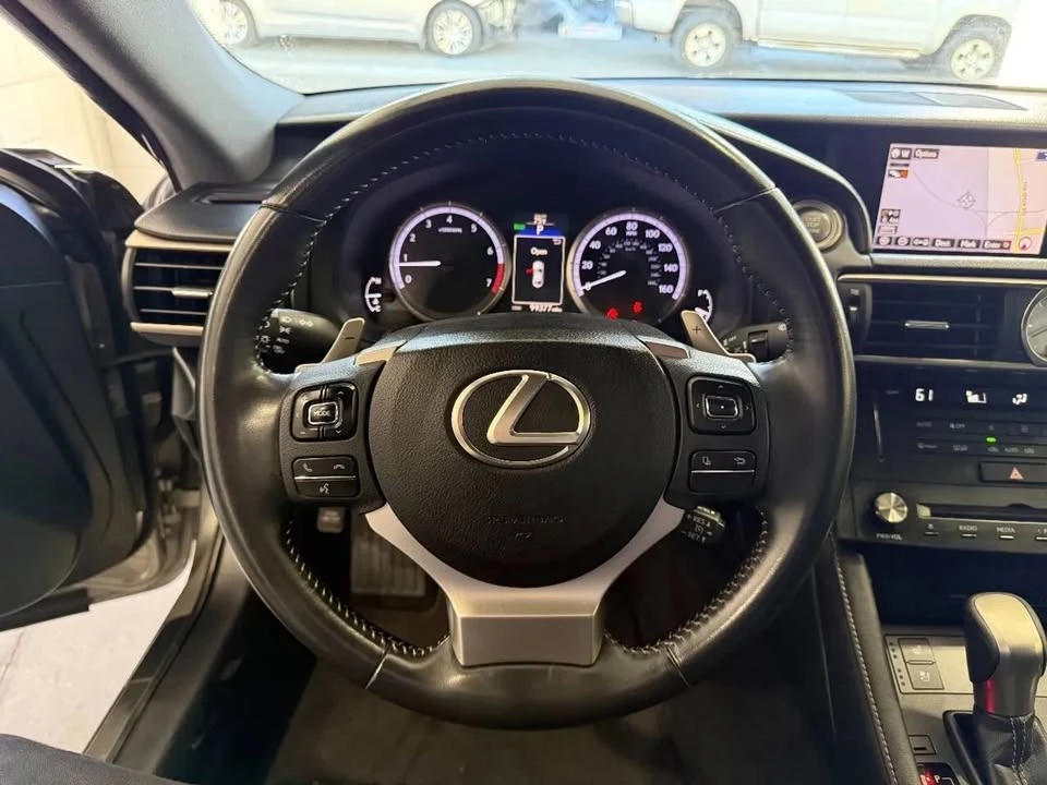 2015 Lexus RC - Image 17 of 18
