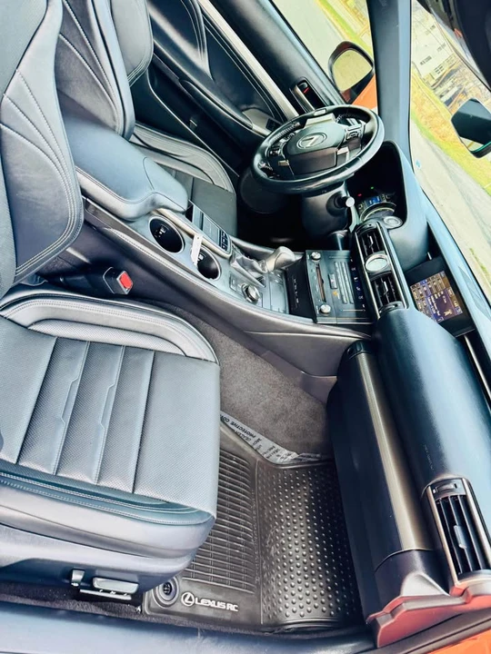 2015 Lexus RC - Image 15 of 19