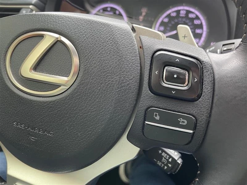 2015 Lexus RC - Image 18 of 20