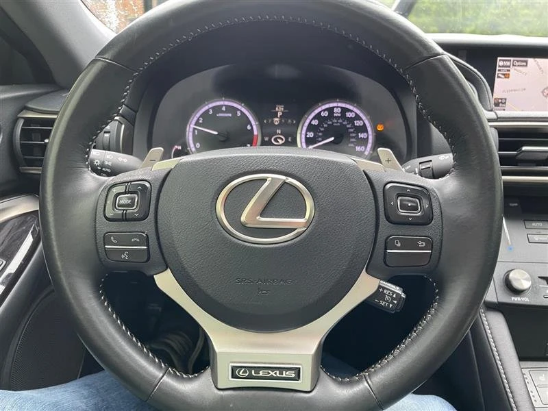 2015 Lexus RC - Image 16 of 20