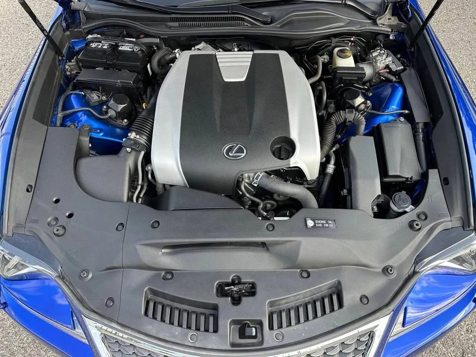 2015 Lexus RC - Image 9 of 20