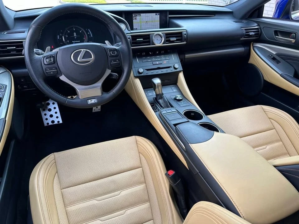 2015 Lexus RC - Image 15 of 20