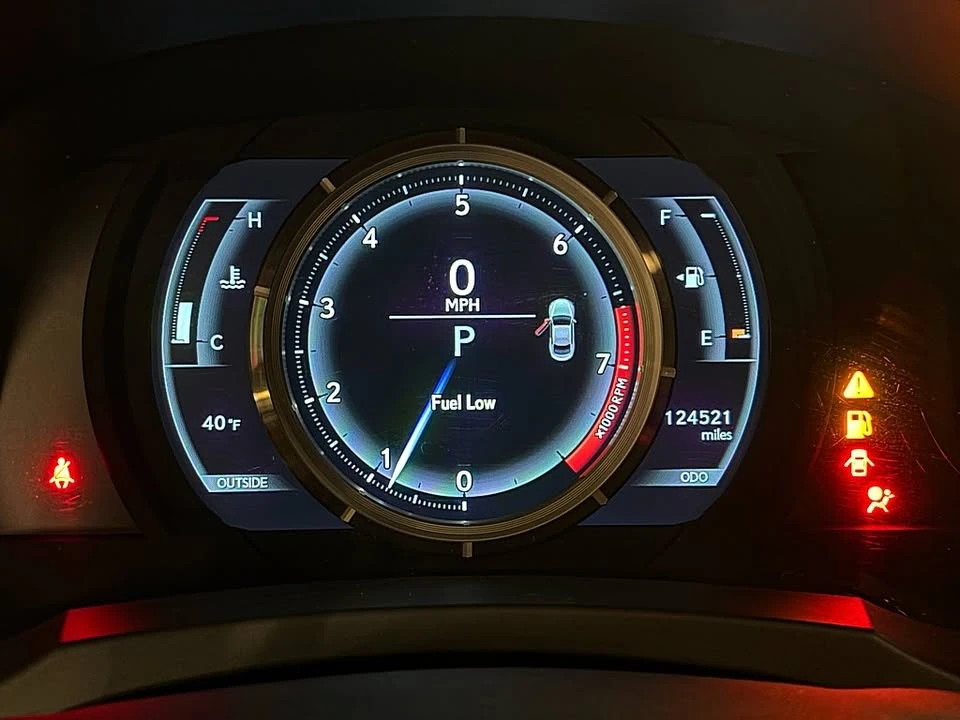 2015 Lexus RC - Image 12 of 20