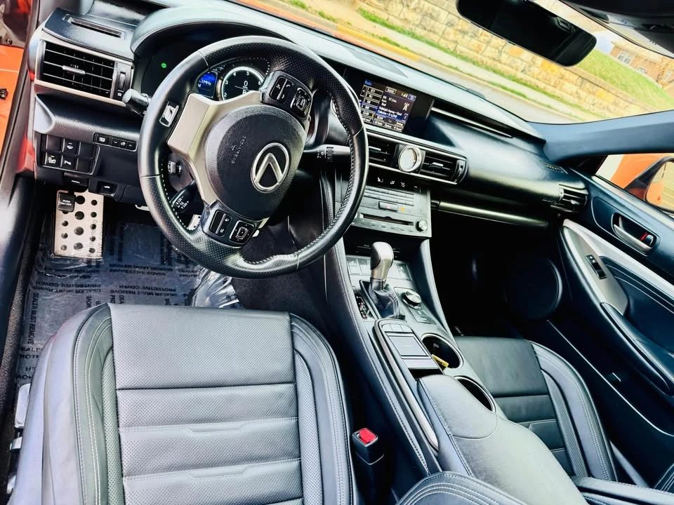 2015 Lexus RC - Image 11 of 17