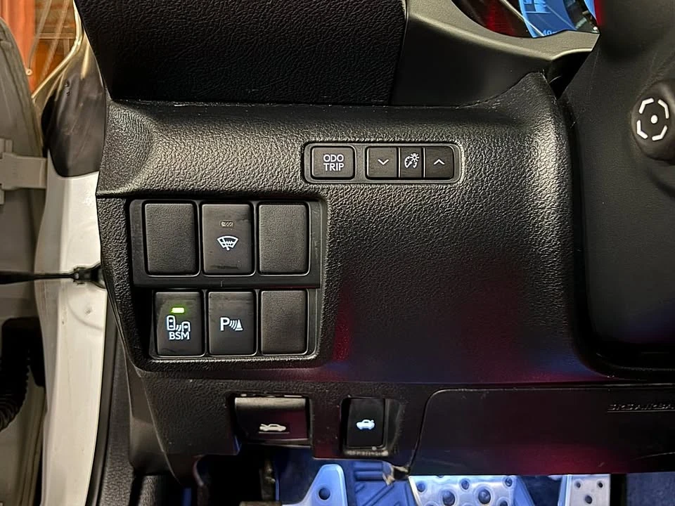 2015 Lexus RC - Image 18 of 20