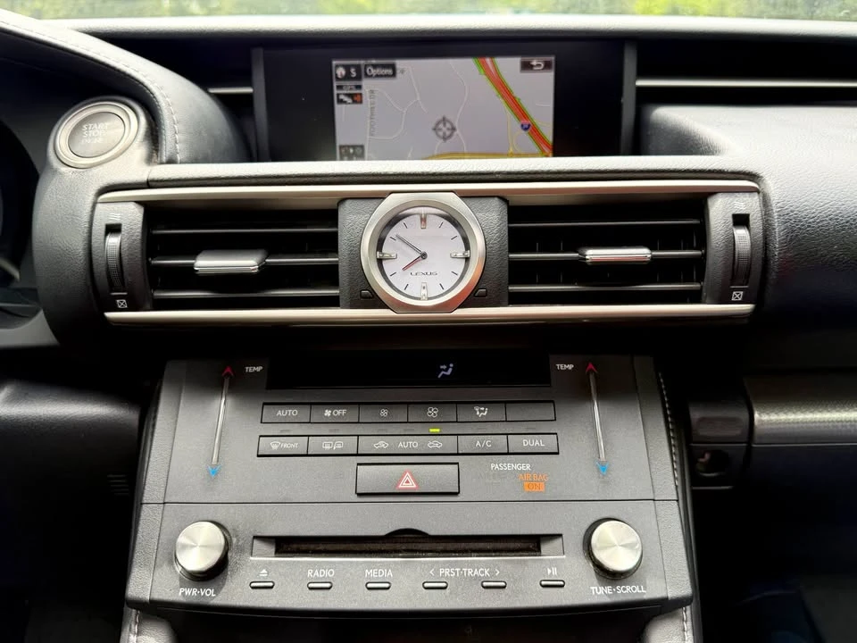 2015 Lexus RC - Image 19 of 20