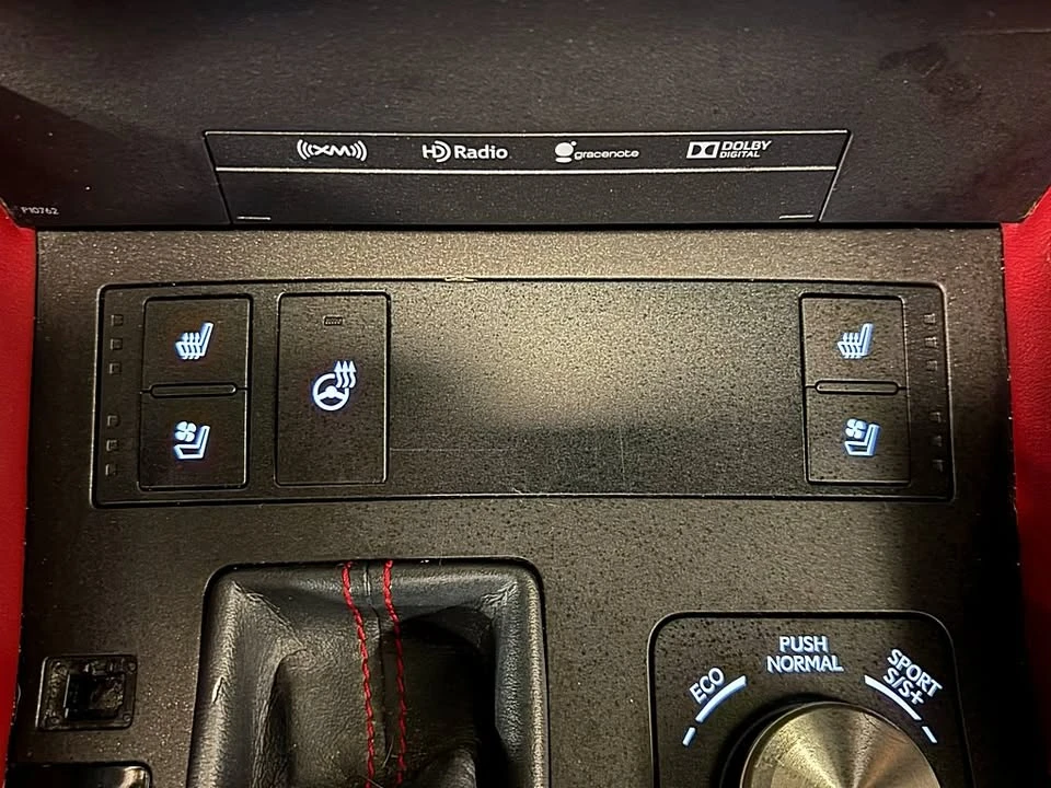 2015 Lexus RC - Image 17 of 20