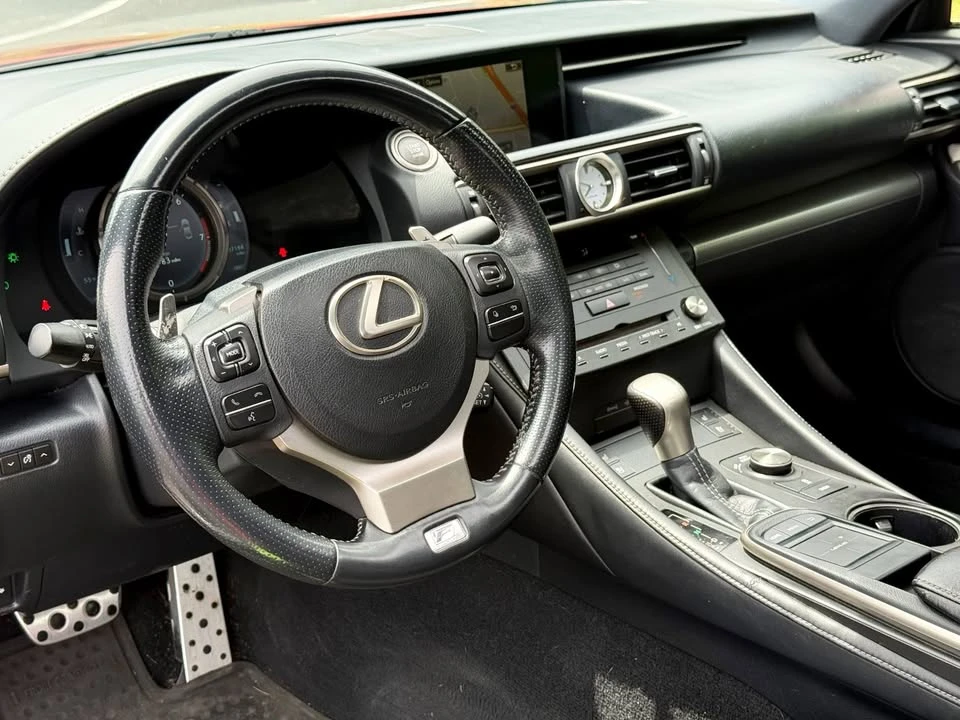2015 Lexus RC - Image 12 of 20