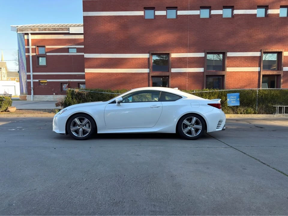 2015 Lexus RC - Image 5 of 10