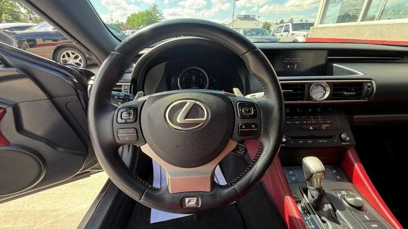 2015 Lexus RC - Image 12 of 20