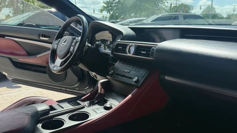 2015 Lexus RC - Image 11 of 20