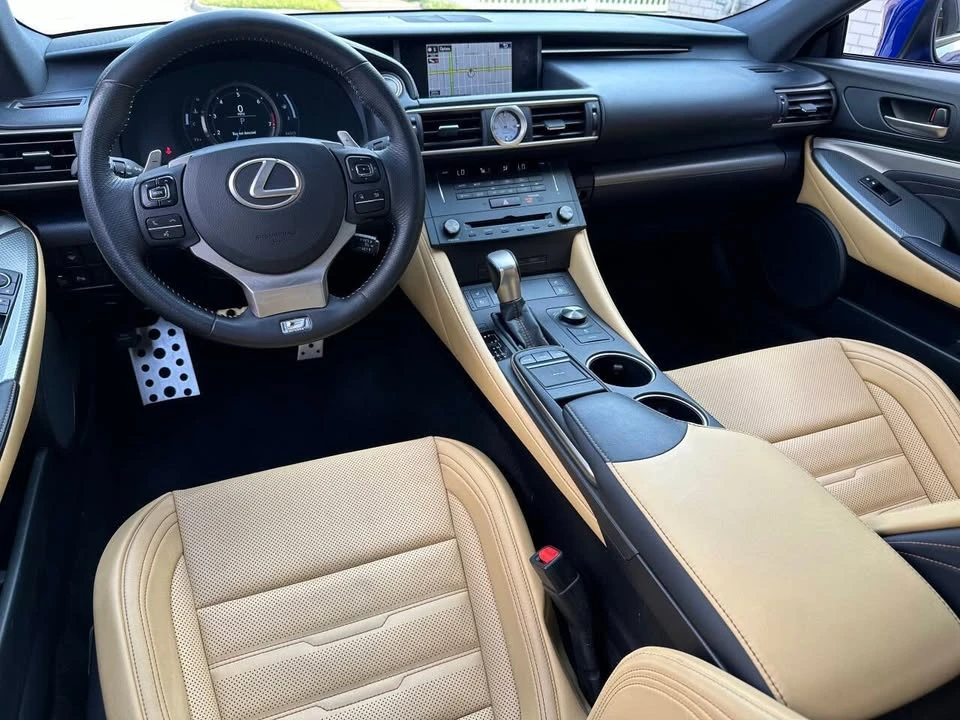 2015 Lexus RC - Image 15 of 20