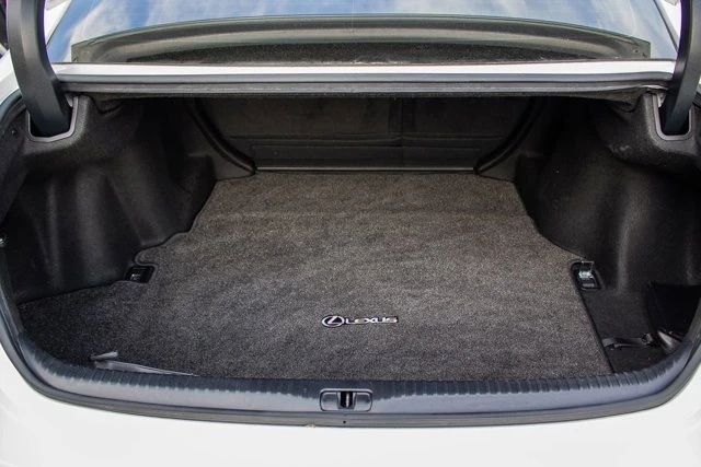 2015 Lexus RC - Image 17 of 20