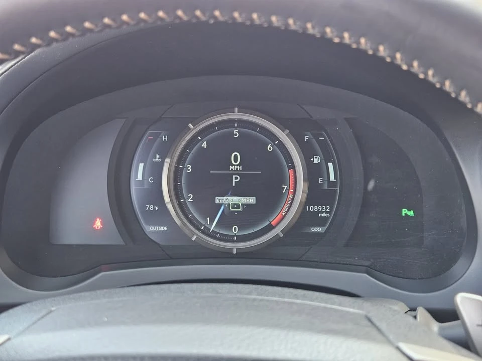2015 Lexus RC - Image 10 of 18