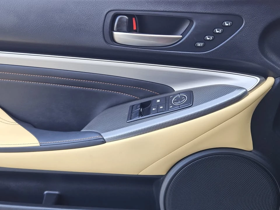2015 Lexus RC - Image 15 of 18