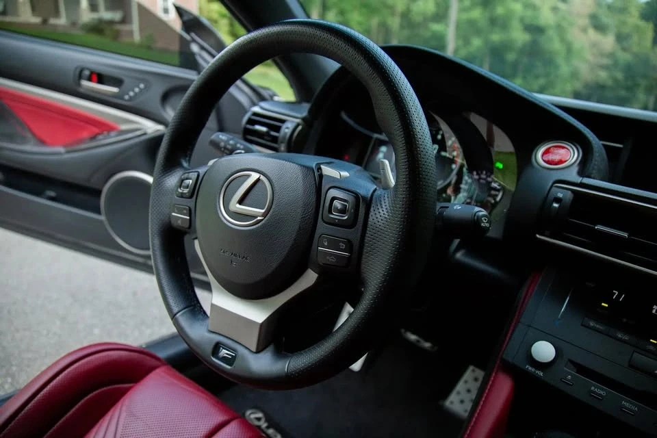 2015 Lexus RC F - Image 7 of 10