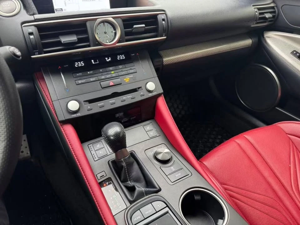 2015 Lexus RC F - Image 15 of 19