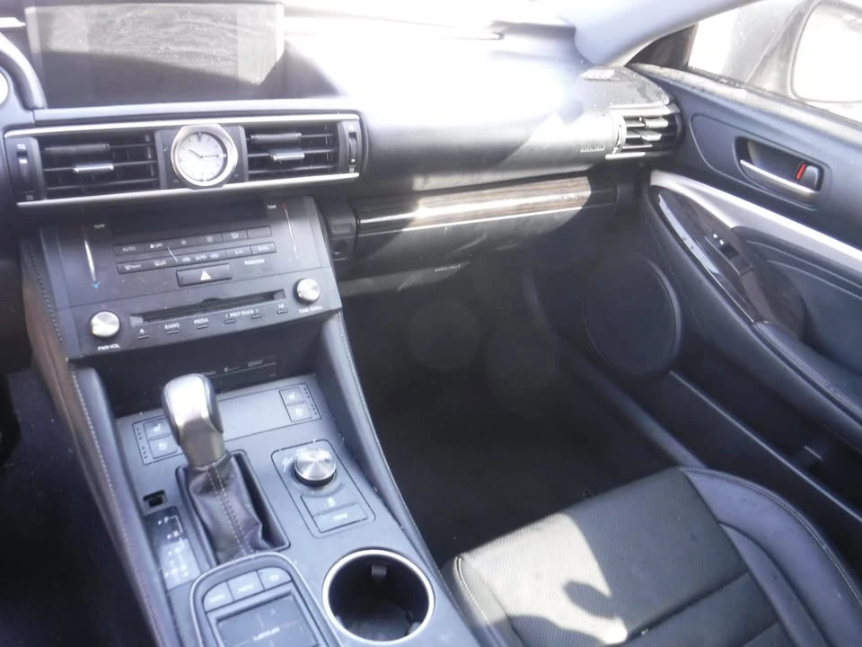 2015 Lexus RC - Image 13 of 14