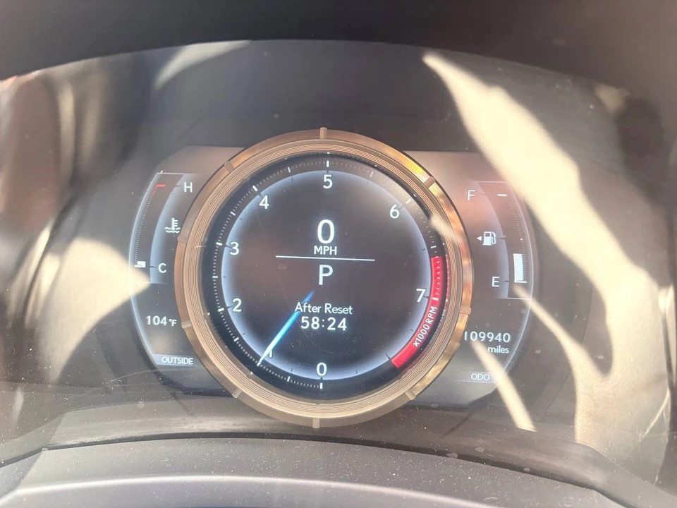 2015 Lexus RC - Image 12 of 13