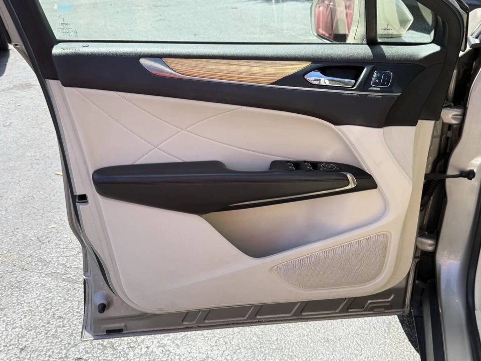 2015 Lincoln MKC - Image 10 of 21