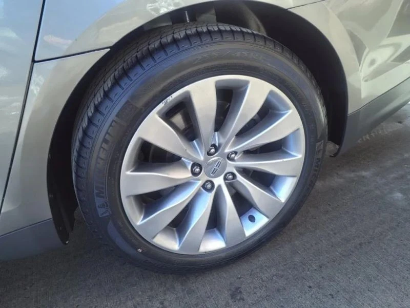 2015 Lincoln MKS - Image 10 of 12