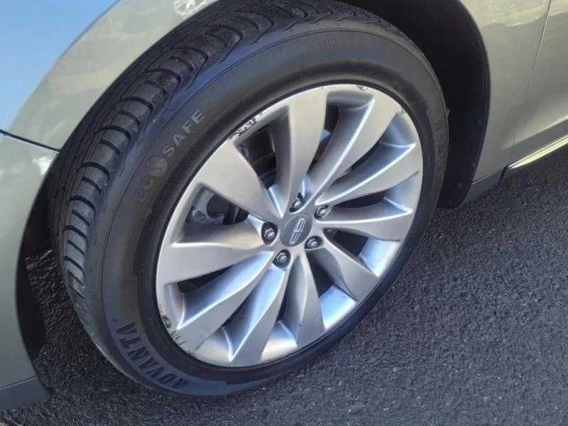 2015 Lincoln MKS - Image 11 of 12