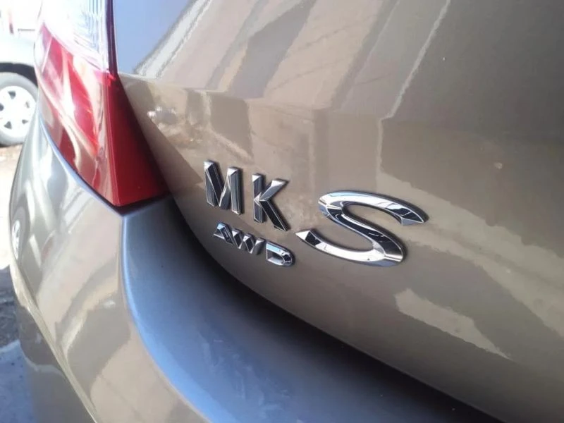 2015 Lincoln MKS - Image 8 of 12