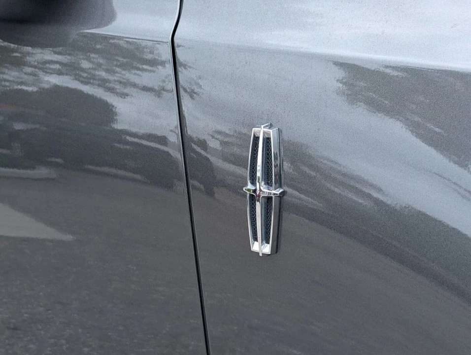 2015 Lincoln MKS - Image 10 of 21