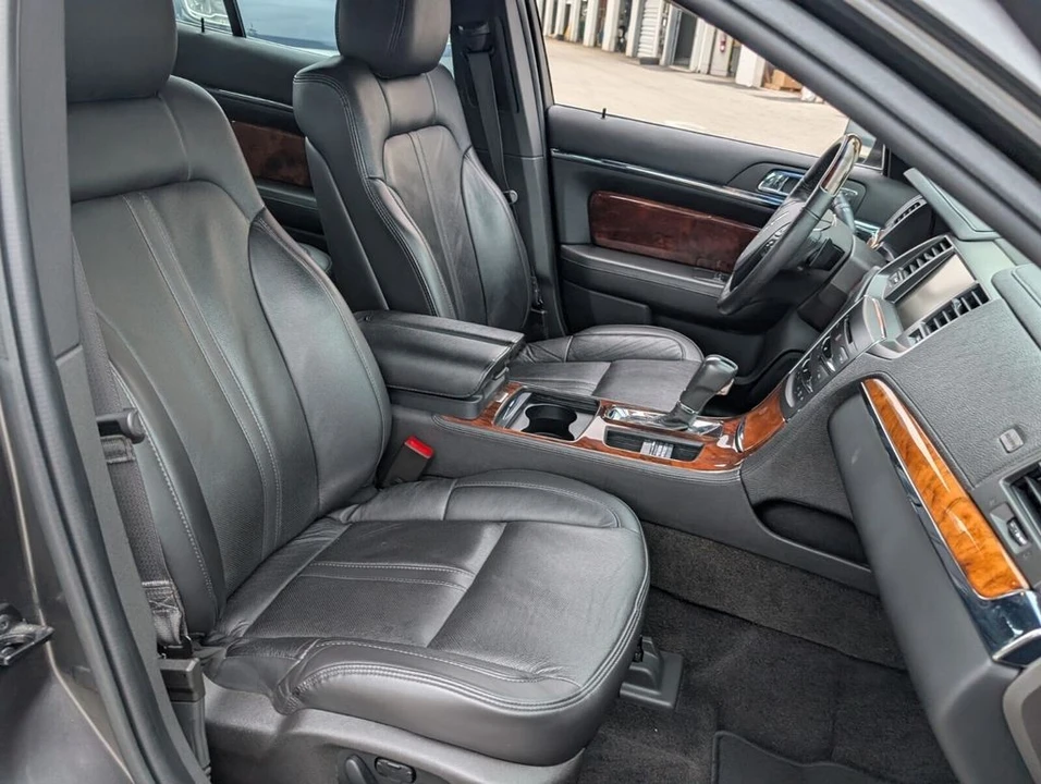 2015 Lincoln MKS - Image 18 of 21